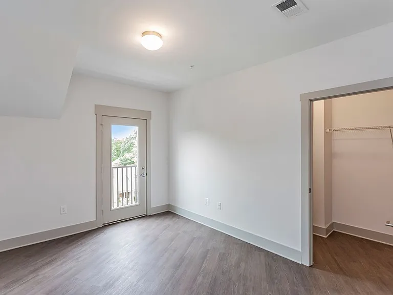 Heritage East Apartments — Photo 39