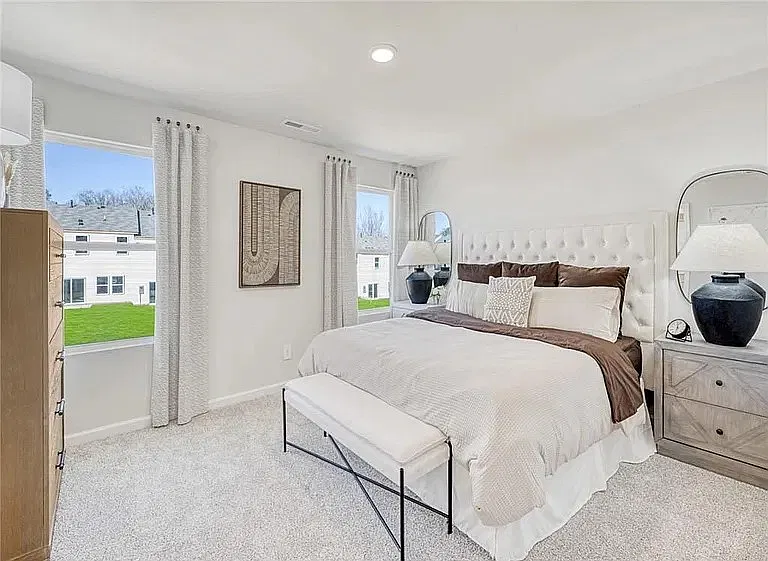 3 bed, 2.5 bath, 1420 sqft, $1,899 — Photo 3