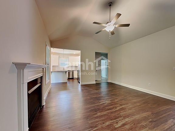 4th image of 104 White Ash Ln