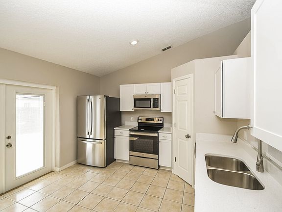 5th image of 5590 Oak Crossing Ct