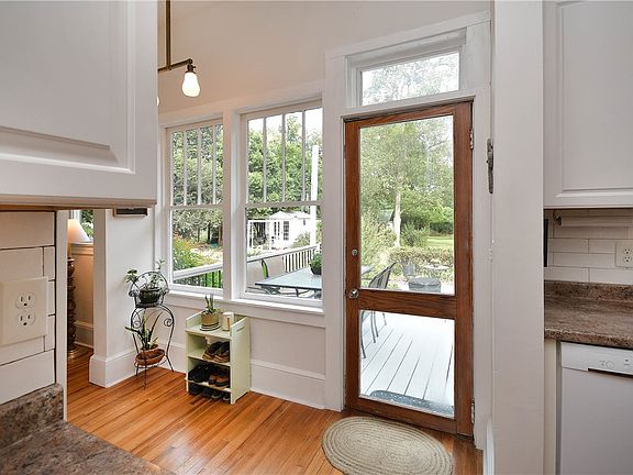 5th image of 308 Brown Ave