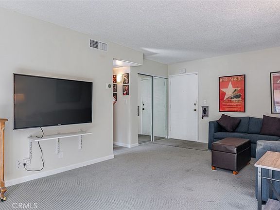 5th image of 5414 Newcastle Ave
