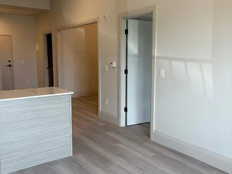 75 Barrie Rd — Photo 9