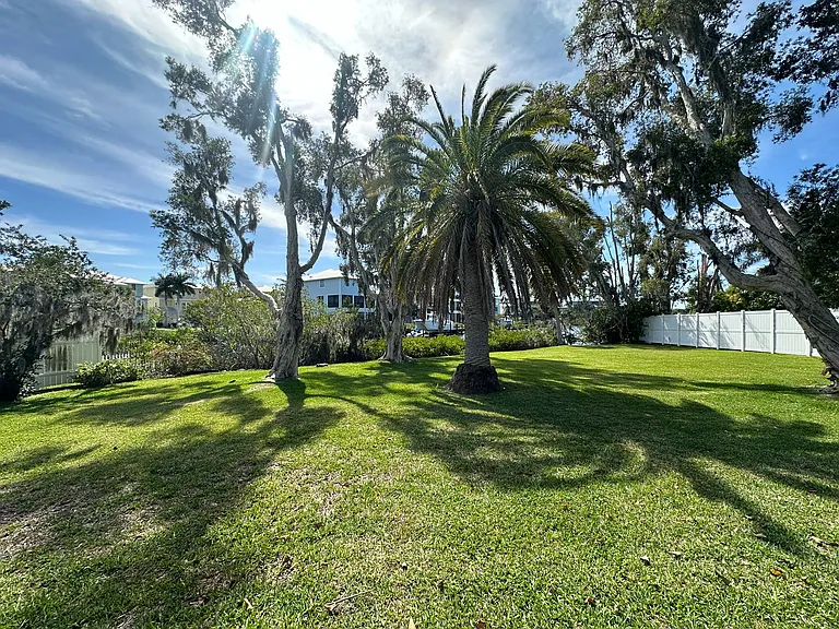 812 Bayview Dr — Photo 32