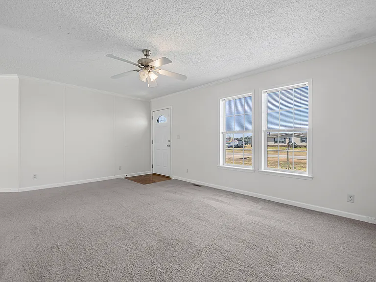 122 Lisas Way — Photo 2