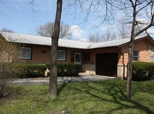622 Willow Ln, Elk Grove Village, IL 60007