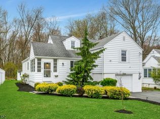 99 Beechwood Rd, Florham Park, NJ 07932