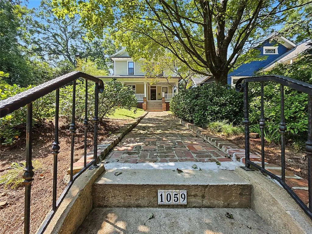 3 bed, 2.5 bath, 2728 sqft, $5,800 — Photo 3