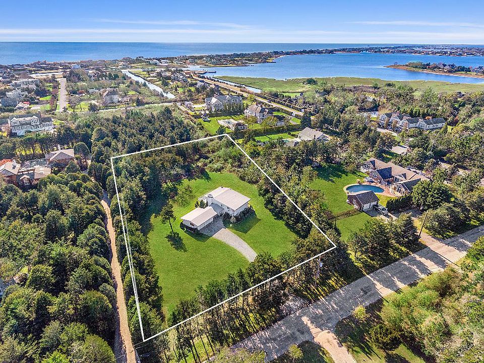 1st image of 18 Quaquanantuck Ln