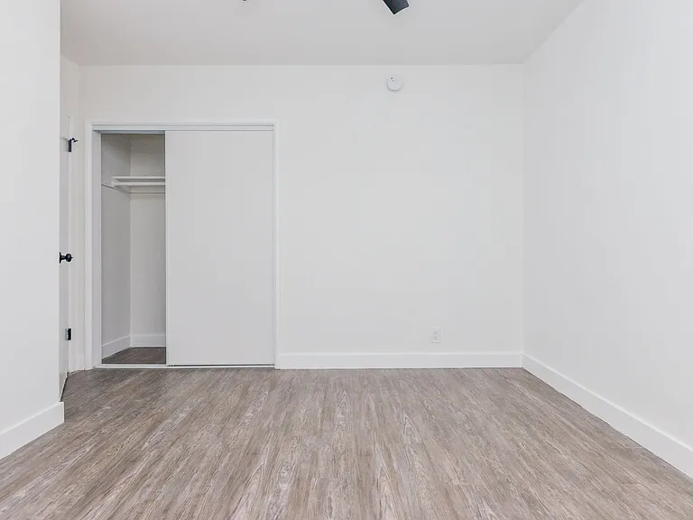 Pullman Lane Residences — Photo 36