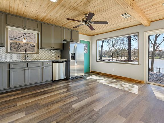 EbbyHiResPhotosfor1617OakShoreDrive4.jpg