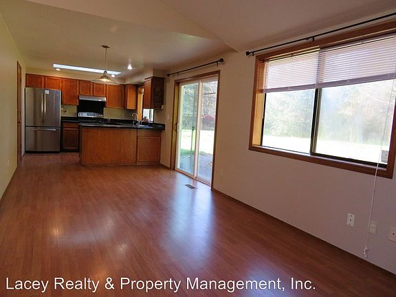 4th image of 3947 16th Ln NE