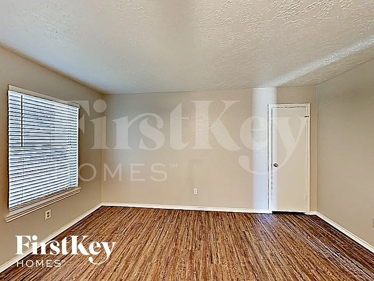 6803 Stiller Dr — Photo 8