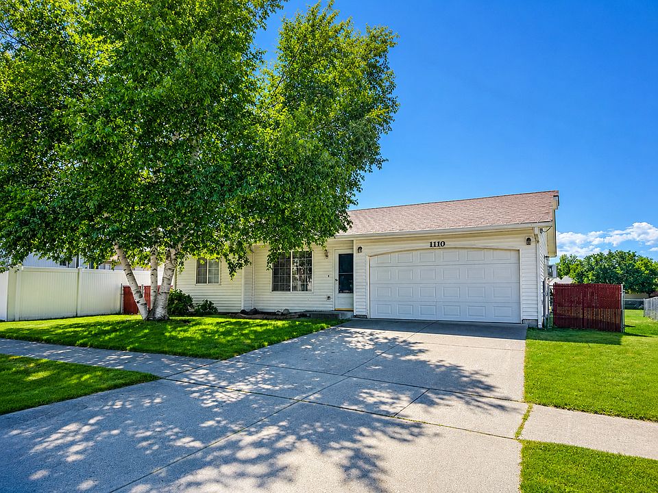1st image of 1110 E Singing Hills Dr