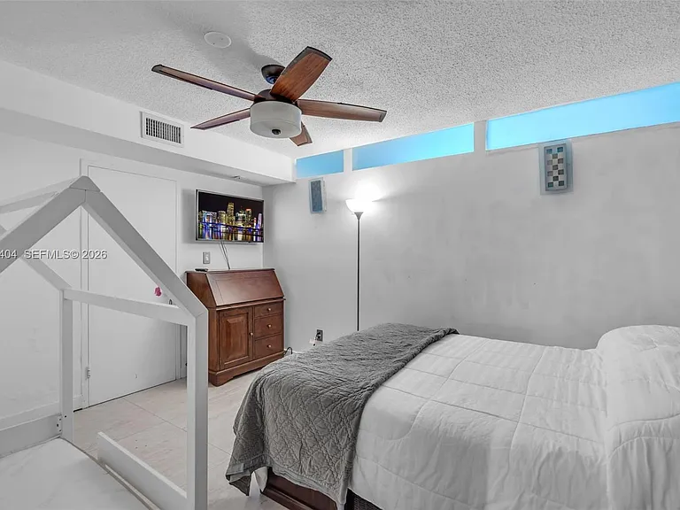 5401 Collins Ave #813 — Photo 15