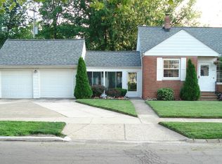 360 E 322nd St, Willowick, OH 44095