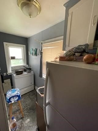 4th image of 1265 16th Ave SW