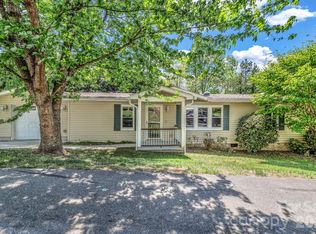 405 Deerfield Ct, Hendersonville, NC 28792