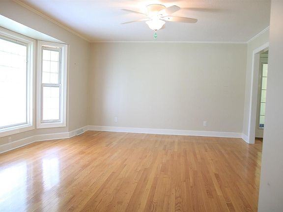 2nd image of 3830 SE 25th St