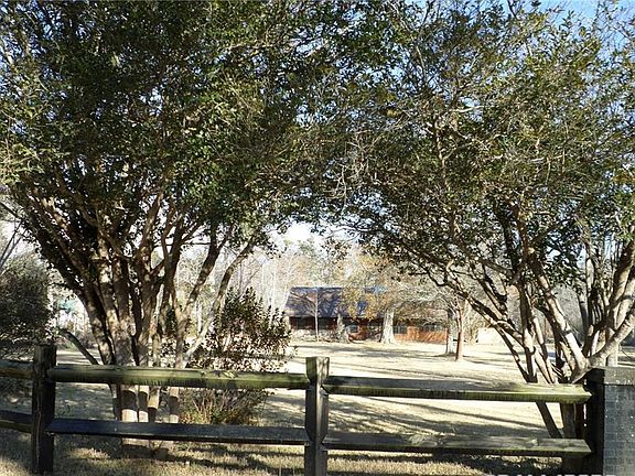 4th image of 61189 Dogwood Dr