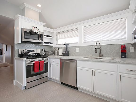 4th image of 2984 E St #B