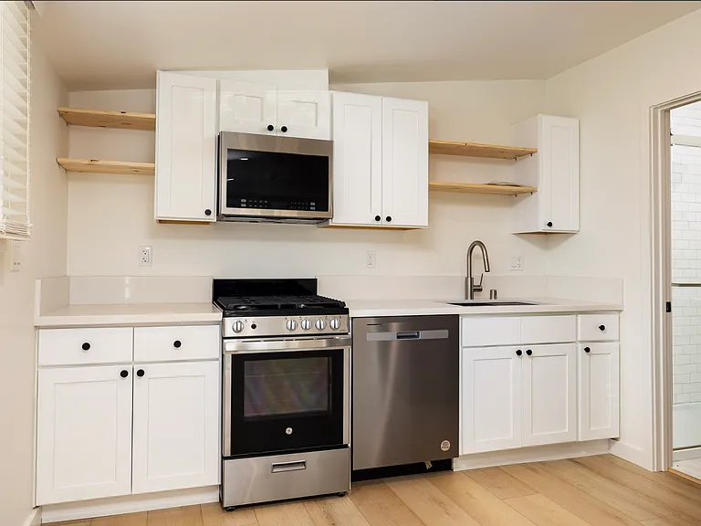 510 Chapala St #4 — Photo 2