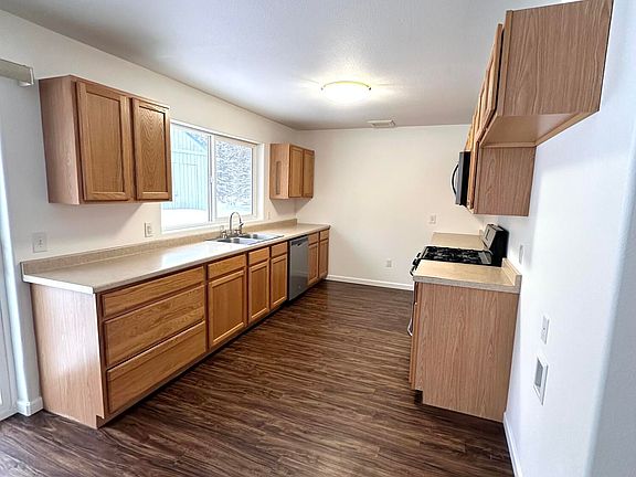 4th image of 216 Geranium Rd