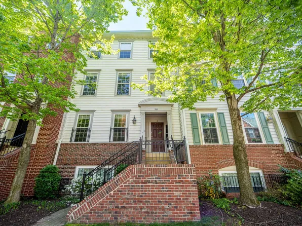 702 Norfolk Ln #A, Alexandria, VA 22314