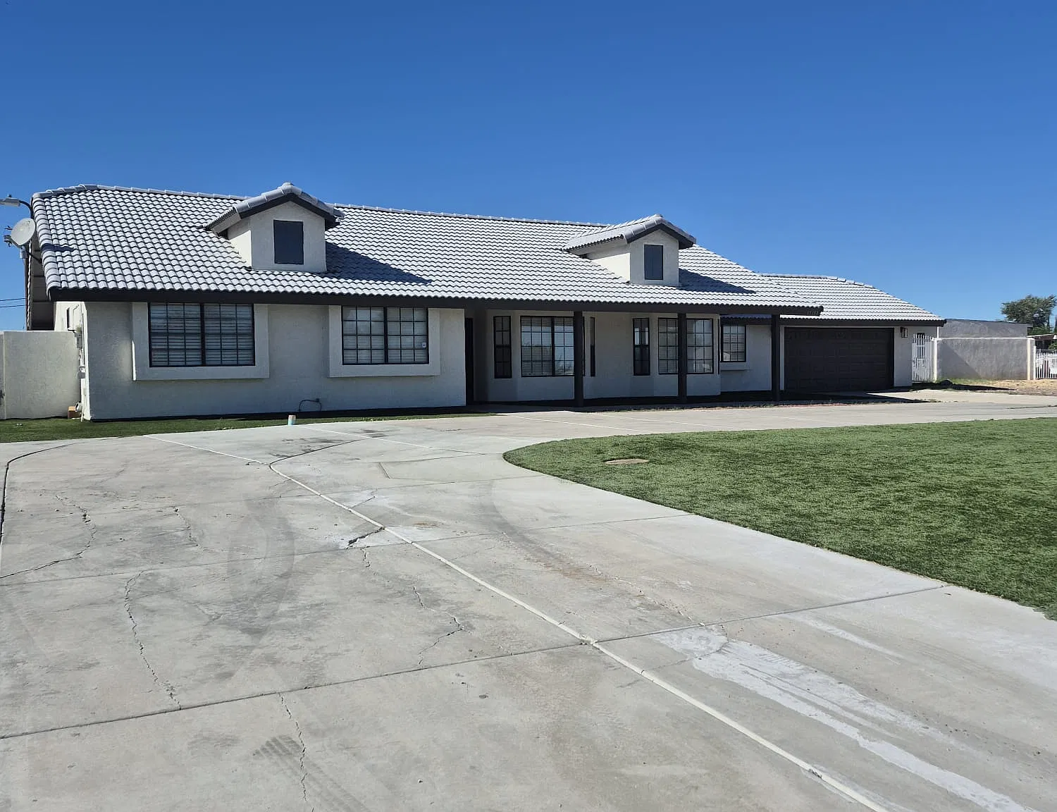 4 bed, 2.5 bath, 2019 sqft, $2,650 — Photo 1