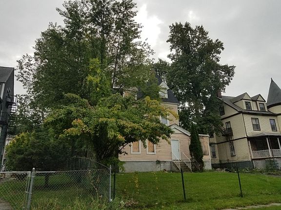 3rd image of 236 No Walnut St