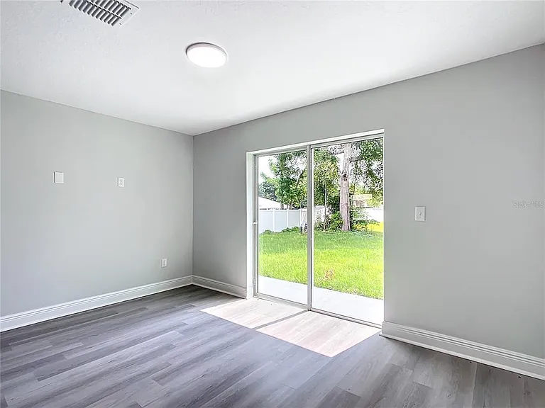 13609 SE 53rd Ave — Photo 14