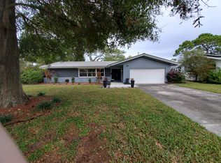 1869 Lakewood Dr S, Saint Petersburg, FL 33712