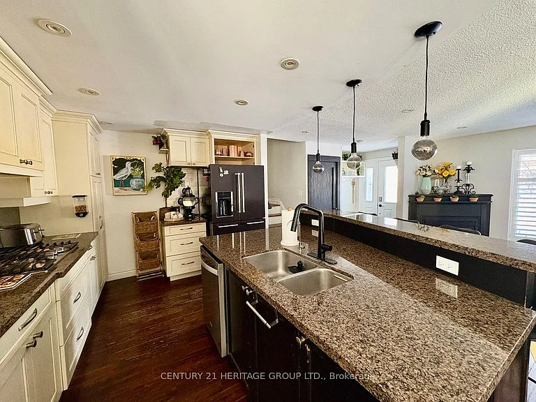 22 Cedar Cres #MAIN — Photo 10