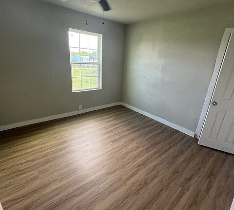 3rd image of 1501 10th St #17292946