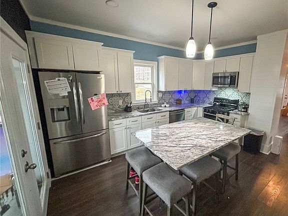 3rd image of 414 Trumbull Ave