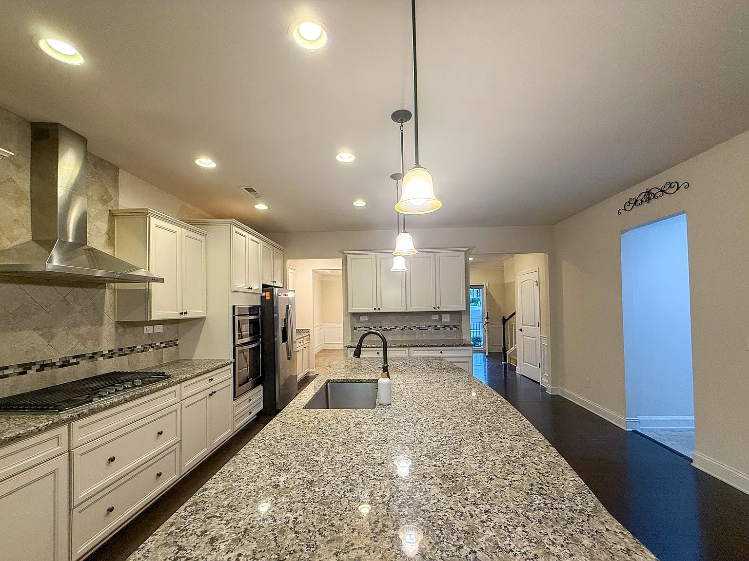 5 bed, 4.5 bath, 3536 sqft, $3,395 — Photo 4