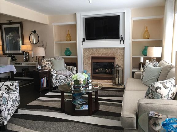 Family room w/gas fireplace - flat screen TV included