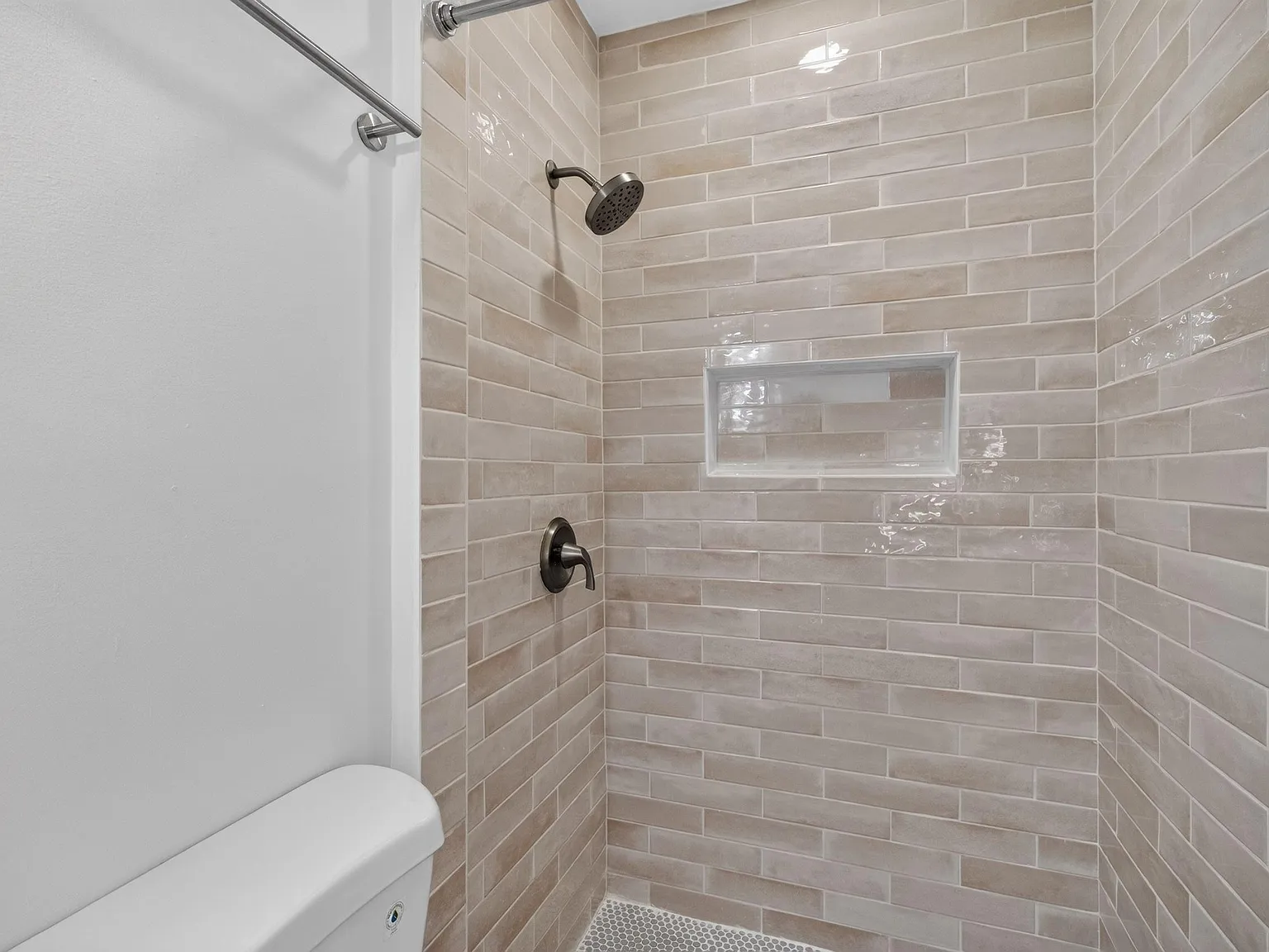 4 bed, 2.5 bath, 1672 sqft, $724 — Photo 4