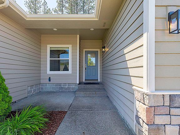 2nd image of 2737 SW Trinity Way