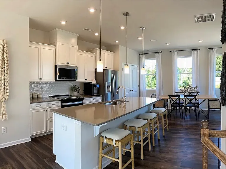 3010 Pirates Pl — Photo 6