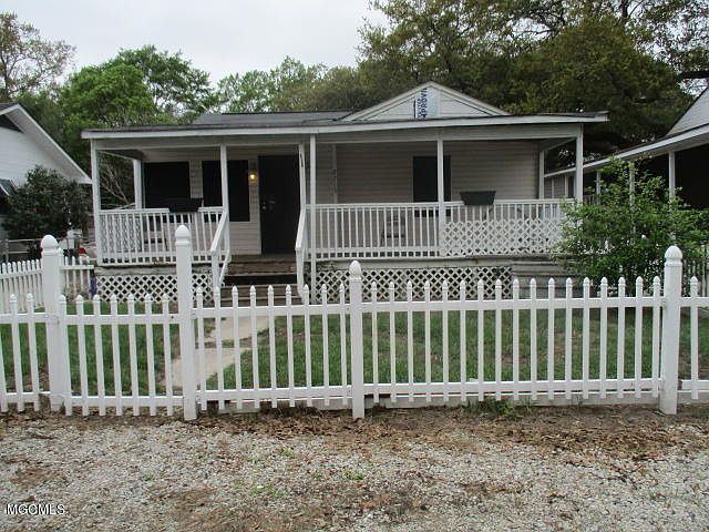 1st image of 2713 Broadmoor Pl