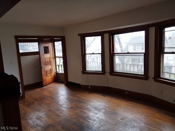 3rd image of 3200-3202 W 82nd St