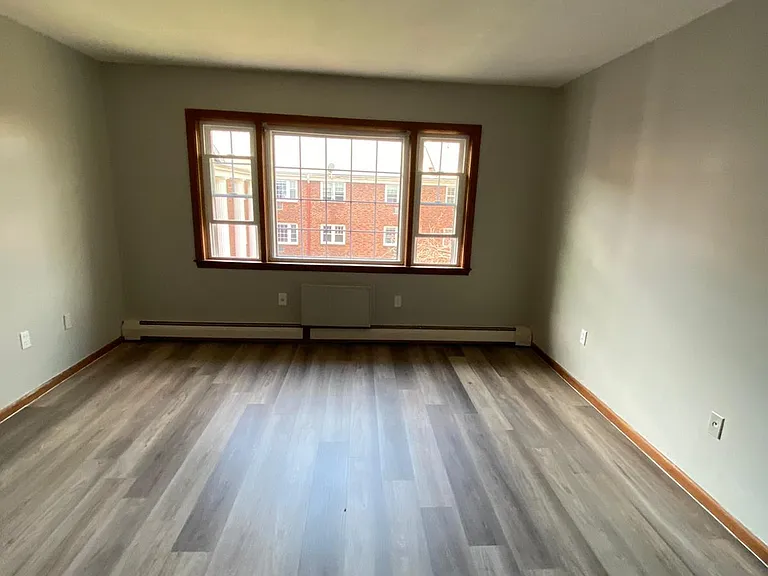 30 Hillside St — Photo 10