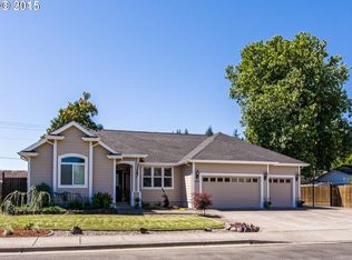 1647 Fairview Loop, Cottage Grove, OR 97424