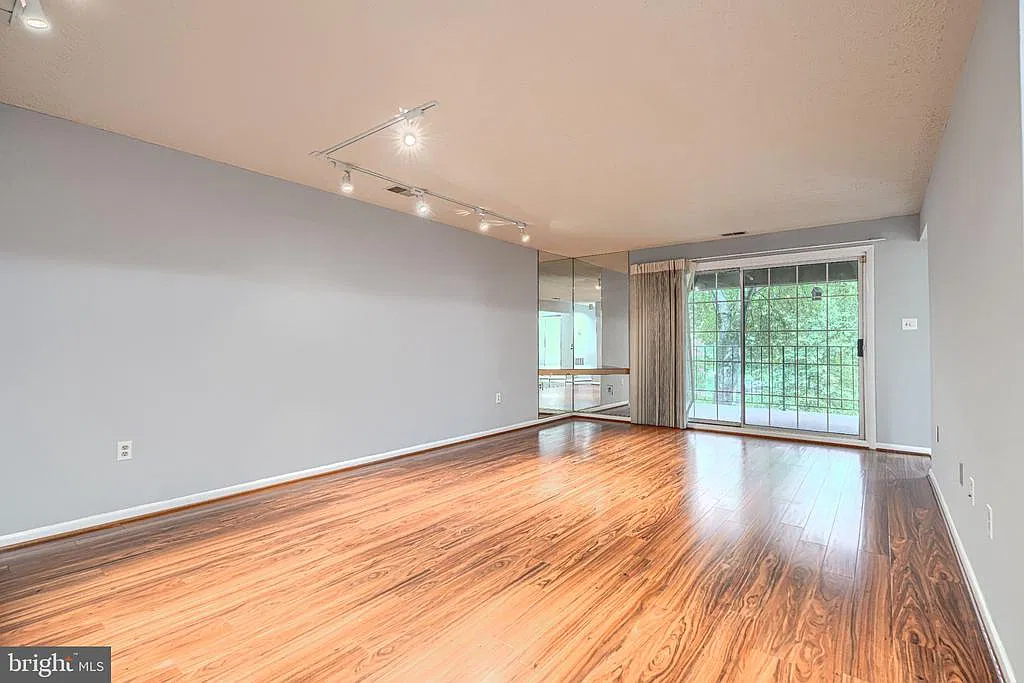 2 bed, 2.0 bath, 1427 sqft, $2,200 — Photo 3
