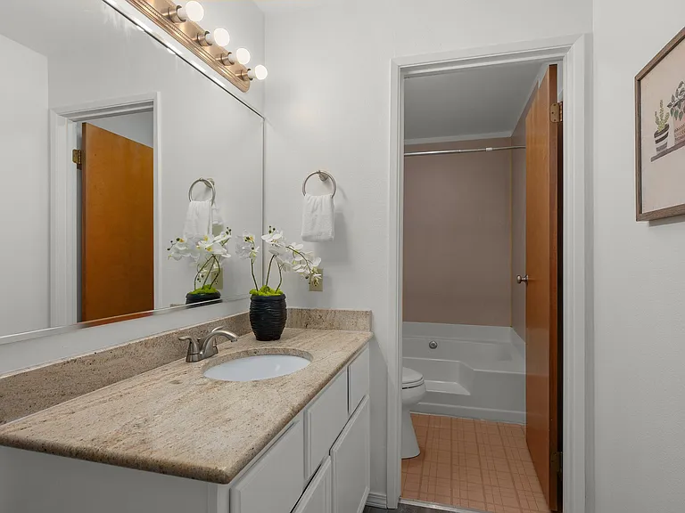 412 10th St #B202 — Photo 12