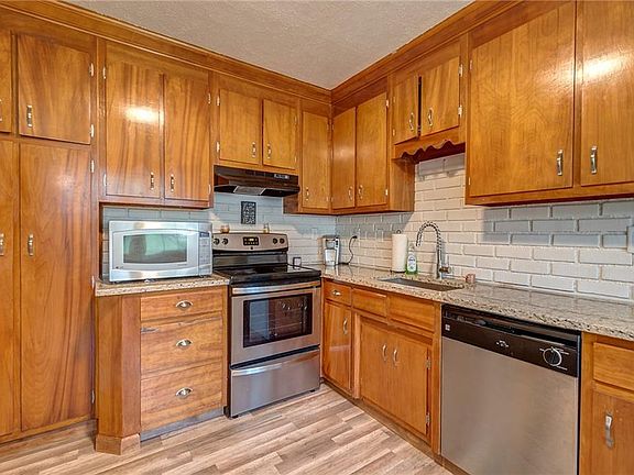 2nd image of 4610 Brookhill Dr N