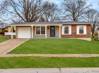 11652 Las Ladera Dr, Florissant, MO 63033
