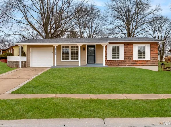 11652 Las Ladera Dr, Florissant, MO 63033