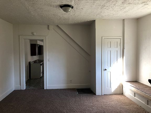5th image of 37 Parkview Ave #1